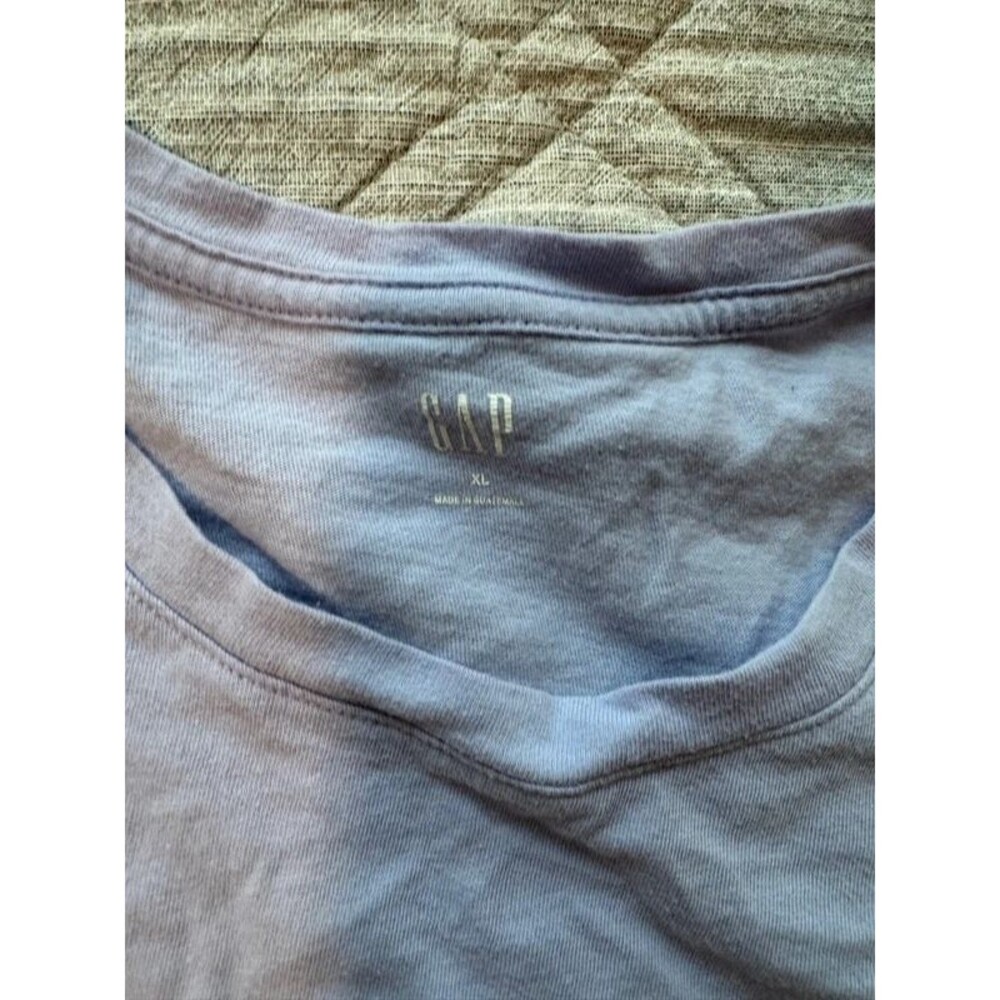 gap tee shirt - Picture 2 of 4